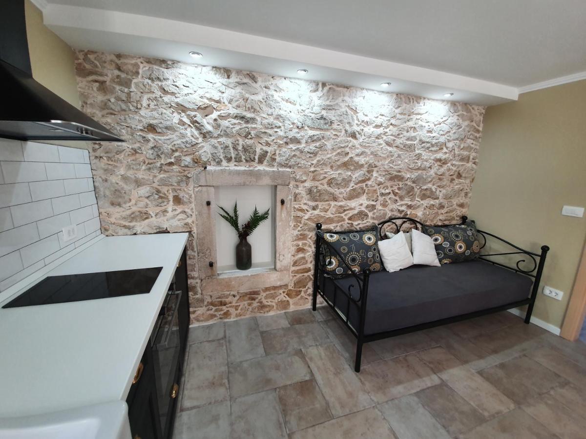 Appartamento Rustic House Diklo 20M From The Sea Zara Esterno foto