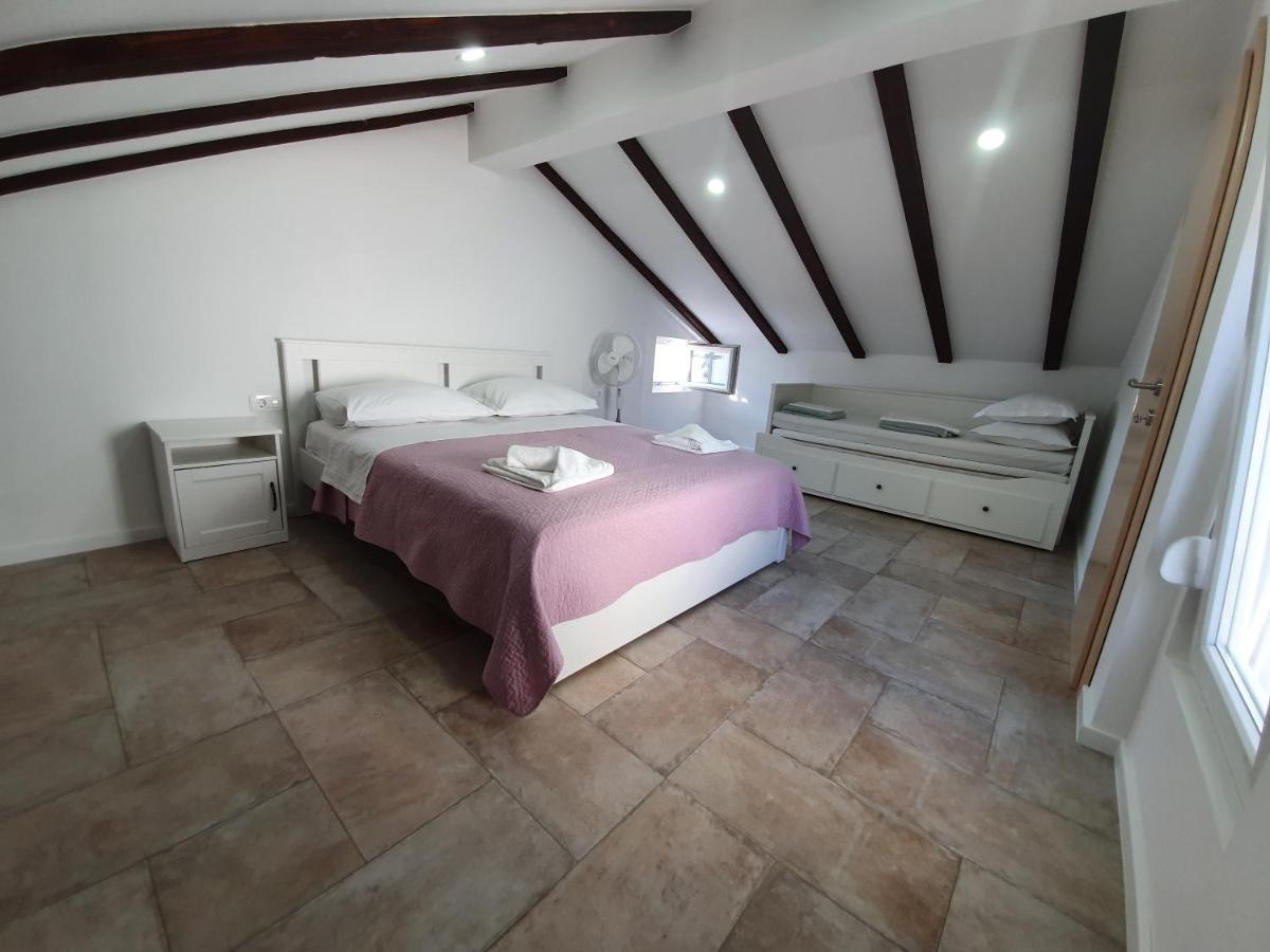 Appartamento Rustic House Diklo 20M From The Sea Zara Esterno foto