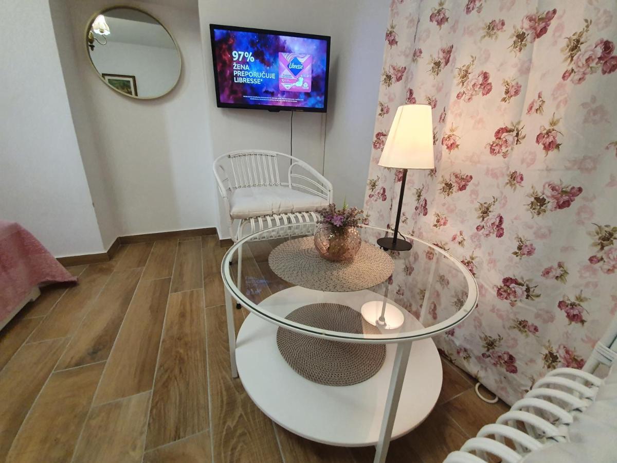 Appartamento Rustic House Diklo 20M From The Sea Zara Esterno foto