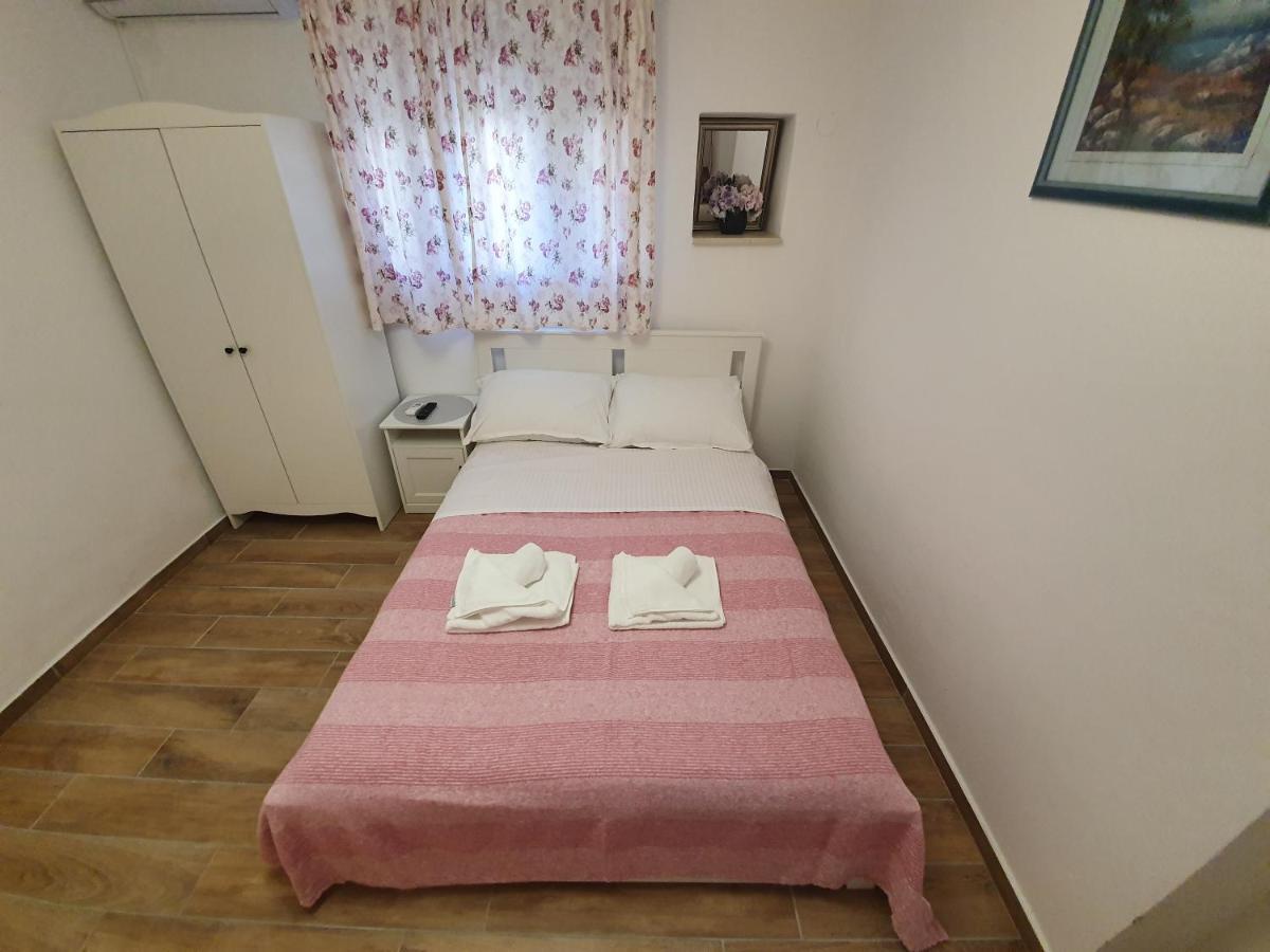 Appartamento Rustic House Diklo 20M From The Sea Zara Esterno foto