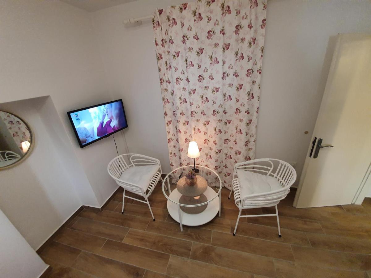 Appartamento Rustic House Diklo 20M From The Sea Zara Esterno foto